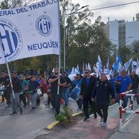 Marcha de la CGT, volanteada en el puente y paro bancario: Neuquén protesta contra la reforma laboral
