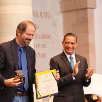 Como "vacilante discípulo", Juan Villoro recibe el primer Premio Jorge Ibargüengoitia