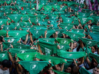 Pañuelazo: miles de mujeres reclamaron por el aborto legal, seguro y gratuito