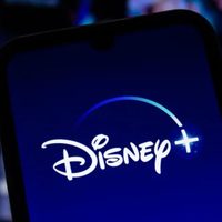 Con esta serie coreana, Disney+ le pisa los talones a Netflix: conjunción perfecta de tecnología, poder y conspiraciones