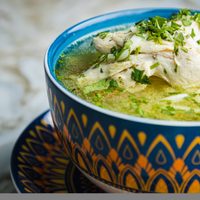 Sopa de pollo y verduras: la receta de solo dos pasos para una comida bien nutritiva