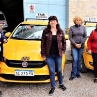 Discuten ordenanza sobre servicio de taxis: prioridad para mujeres, antigüedad de autos y vestimenta