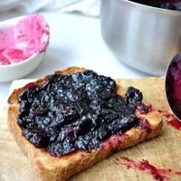 Llevá a otro nivel tus desayunos: hacé esta riquísima mermelada sin cocción con solo 4 ingredientes