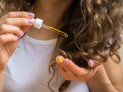 No gastes en caros productos químicos y hacé este serum capilar nutritivo y aclarante con 2 ingredientes naturales