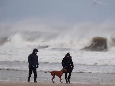 Viento, lluvia y riesgo de inundaciones amenazan las celebraciones de Año Nuevo en Reino Unido