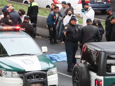 Mujer hallada muerta en Periférico Sur no fue atropellada: Harfuch; indagan feminicidio