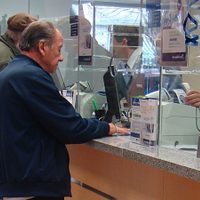 Números que preocupan: casi la mitad de los jubilados se ven obligados a cobrar por ventanilla