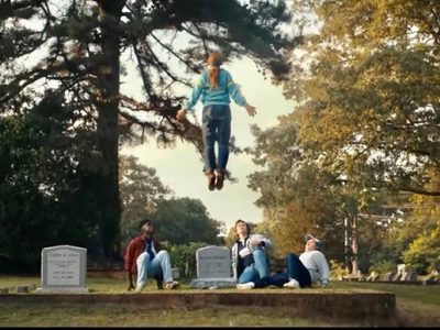 Stranger Things lanza la canción ochentera Running Up That Hill de Kate Bush al número uno