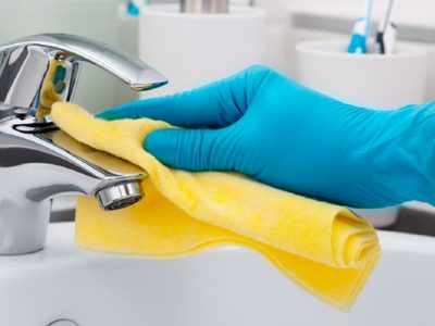 Con pocos ingredientes y muy fácil: el truco infalible para limpiar el sarro de las griferías