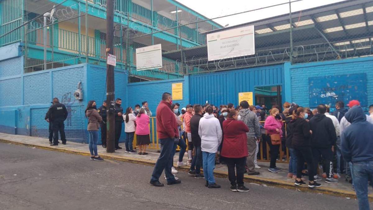Padres de familia acudieron a la escuela