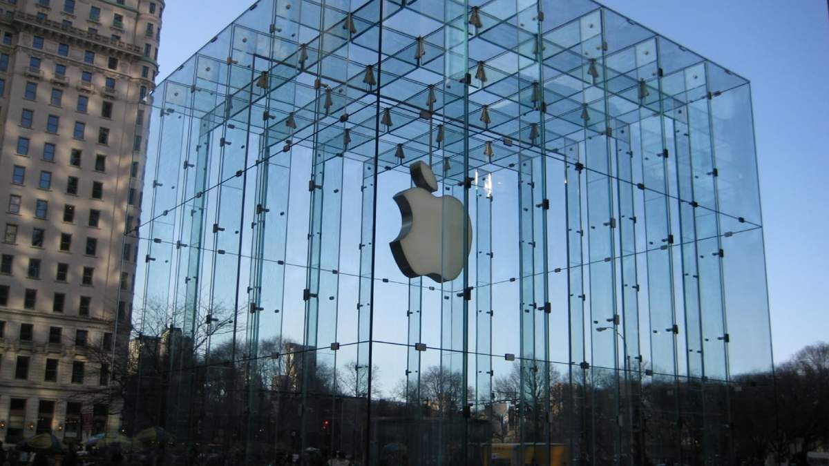 Apple informó sobre acciones que aplican en las condiciones de sus servicios. Fuente: (Twitter).