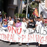 La Multisectorial de Neuquén movilizó en contra del DNU y exigió un paro nacional