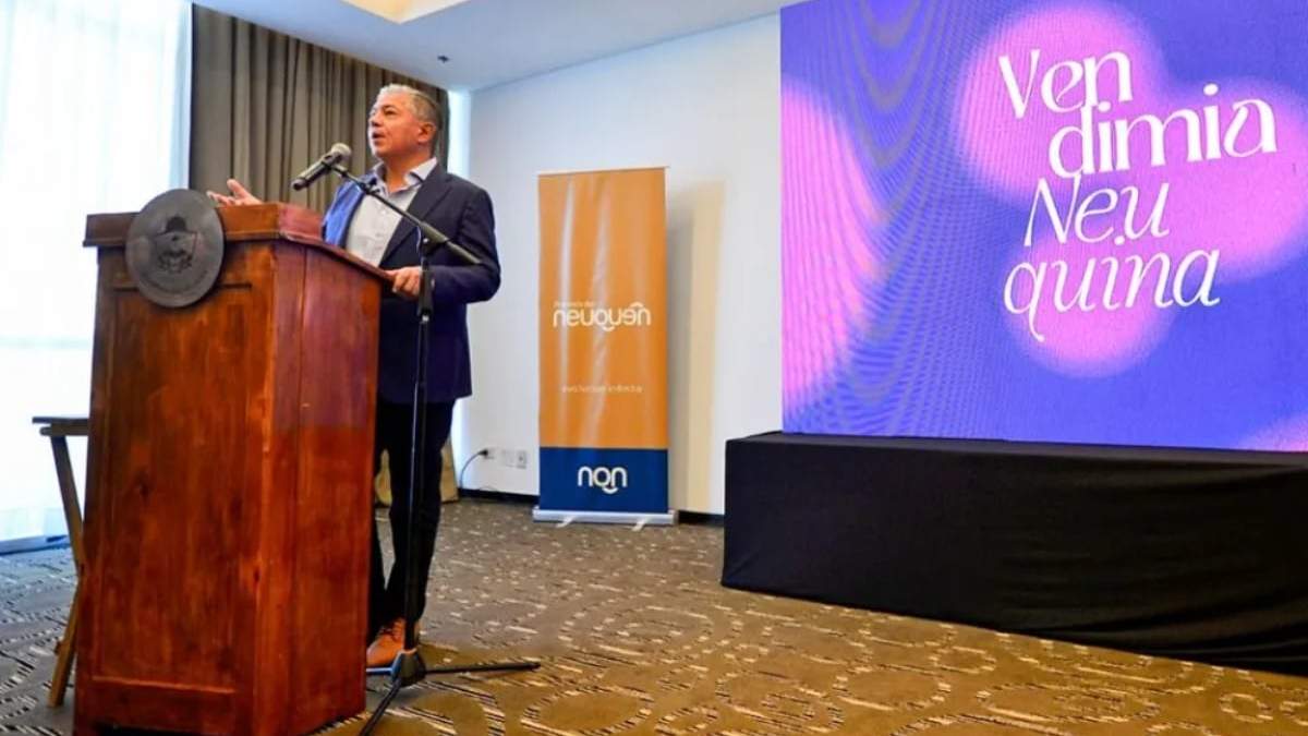 Rolando Figueroa en el acto de lanzamiento de la Vendimia Neuquina 2026. Fuente: (Neuquén)
