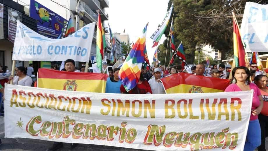 Marcha en Neuquén en apoyo a Evo
