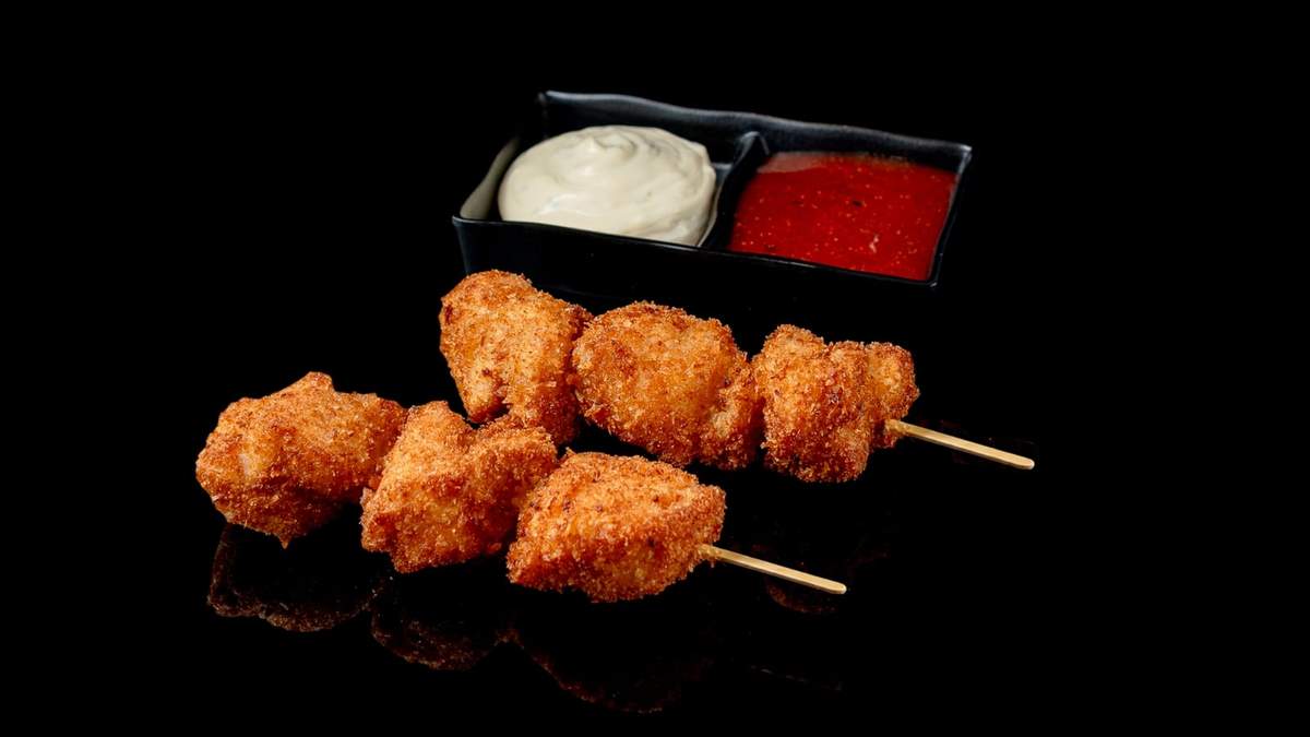 Brochetas de milanesa de pollo. Fuente: (Instagram)