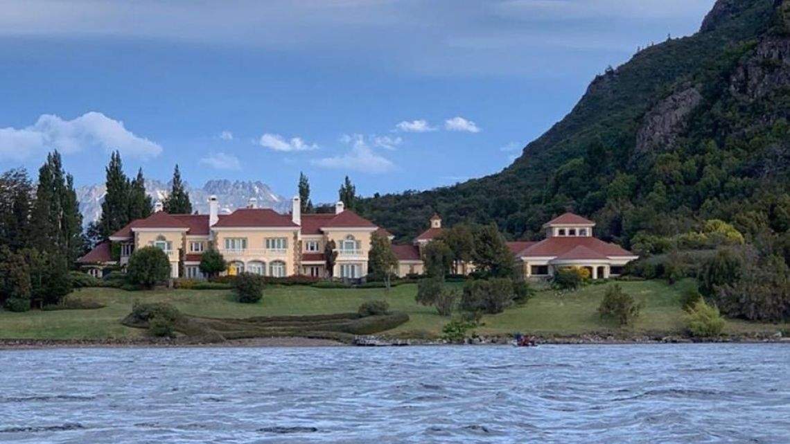 Mansión de Lewis. Fuente: (Instagram)