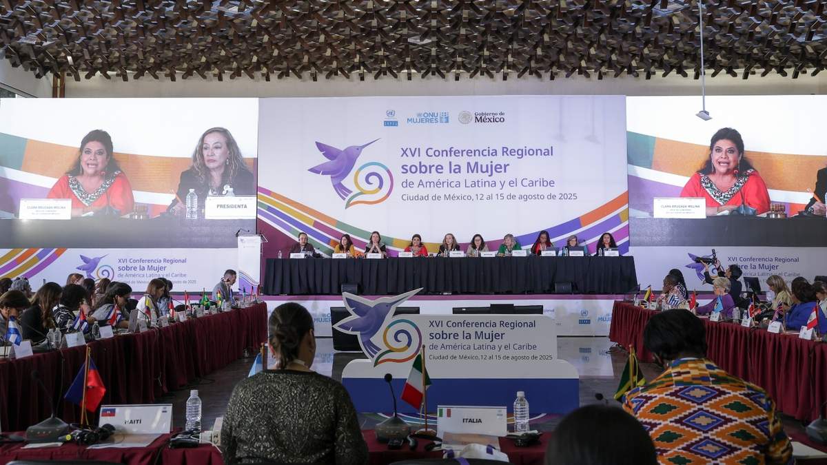 Clara Brugada en la conferencia de la Cepal