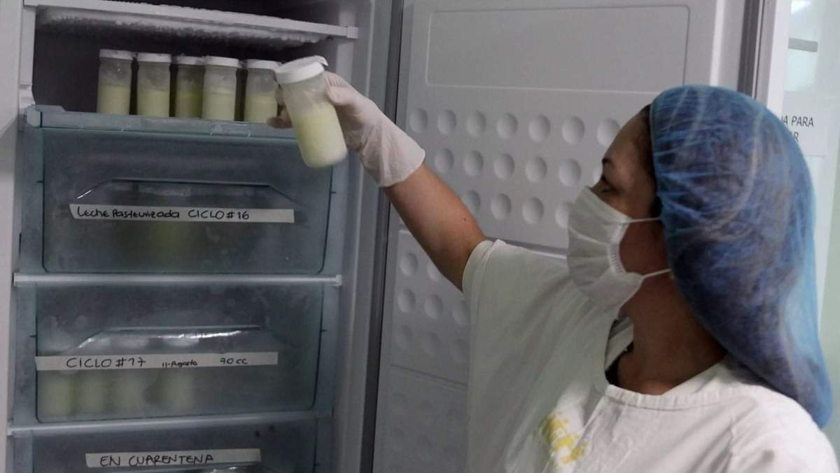El estudio concluyó que "la infección puede ser inhibida por la leche materna". Fuente: (Twitter)