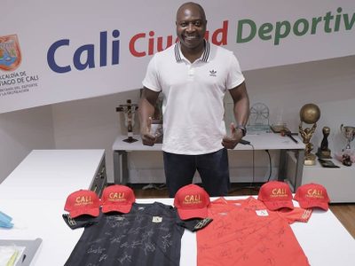 Tras chocar con un autobús el estado de salud del exfutbolista Freddy Rincón es crítico (Video)