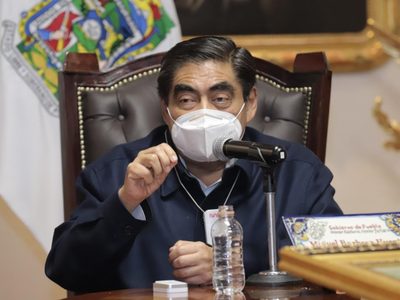 Barbosa calla sobre contrato con Gil Zuarth para intervenir la UDLAP y arremete contra Proceso