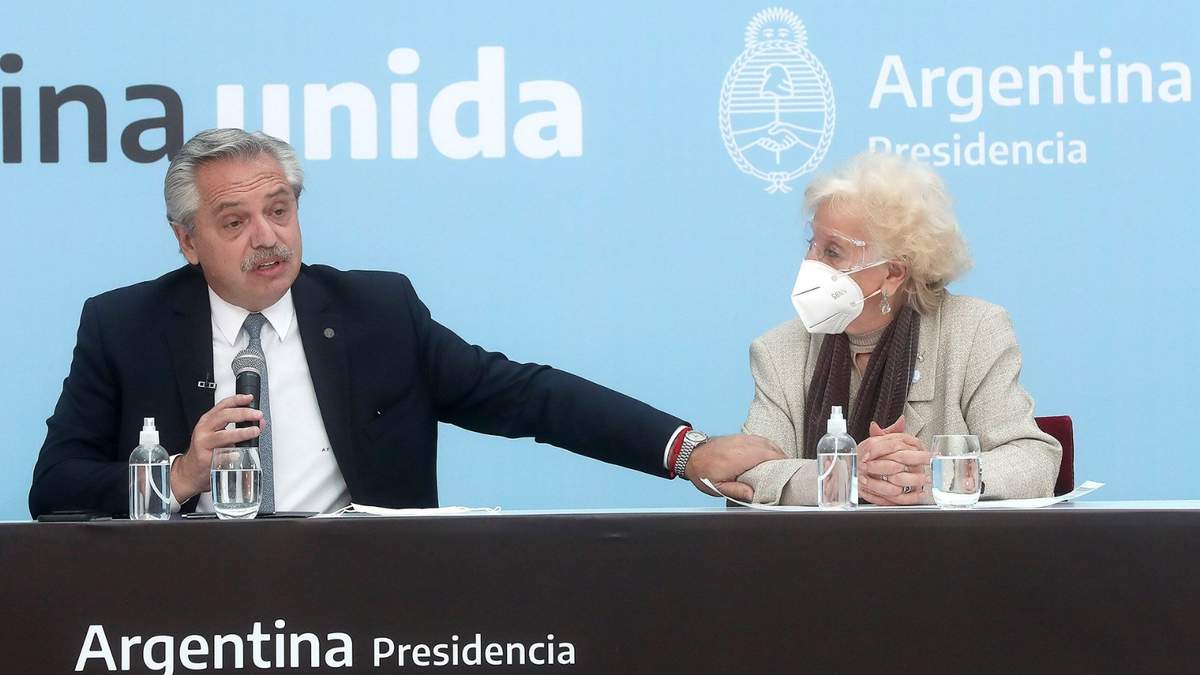El presidente de la Nación, Alberto Fernández, y la presidenta de Abuelas de Plaza de Mayo, Estela de Carlotto. Fuente: (Twitter)