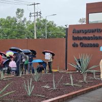 Sección 22 del SNTE-CNTE mantiene el bloqueo en el Aeropuerto Internacional de Oaxaca