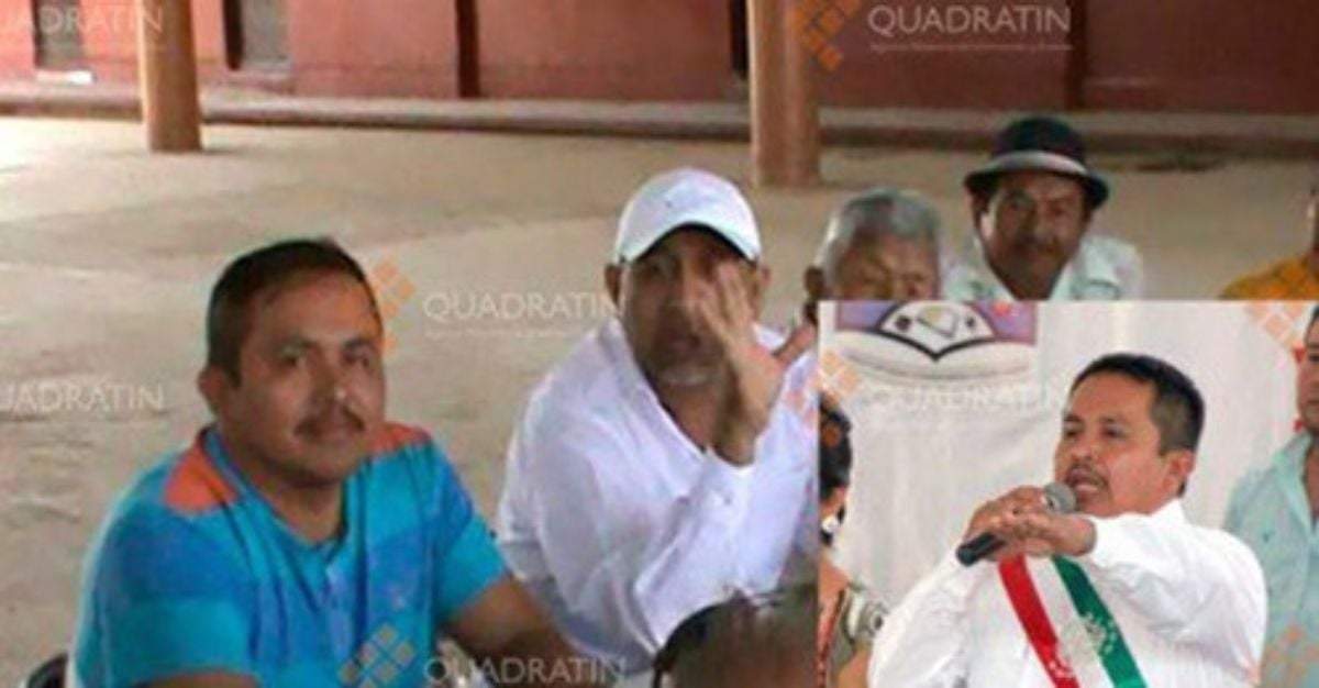 Imagen difundida en 2014 que muestra al entonces alcalde de Aquila, Juan Hernández Ramírez (izq.), con el líder de Los Caballeros Templarios, Servando Gómez Martínez “La Tuta”.