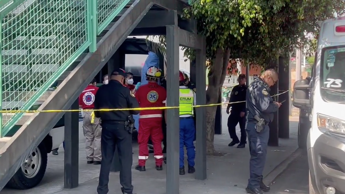 Policías y personal del ERUM llegaron a la zona donde fue encontrado el cuerpo
