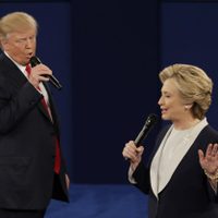 En debate de ataques e insultos, Trump amenaza a Clinton con meterla a la cárcel