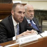 Guzmán anticipó que un grupo de bonistas aceptó la oferta de renegociación