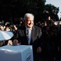Empresarios me han mandado decir que respetarán resultado de la consulta: AMLO
