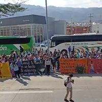 Bloquean Autopista del Sol: estudiantes exigen justicia por normalistas asesinados en 2011