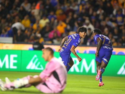 Pumas celebra ante Tigres su primera victoria; Toluca vence a Santos (Video)