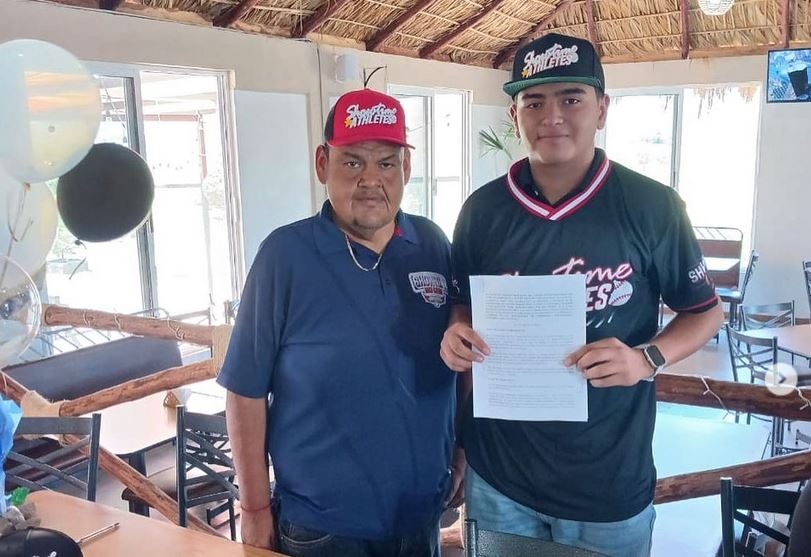 Uno de los jugdores que firmó contrato con Robert García