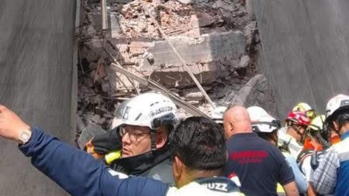 Derrumbe del edificio en proceso de demolición ubicado en el número 124 de la avenida San Antonio Abad