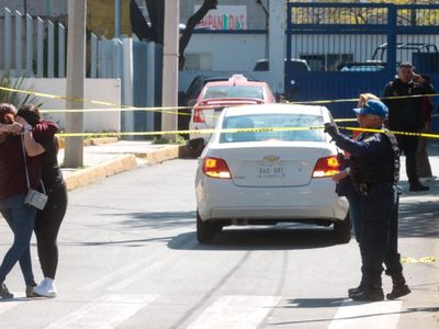 Investigan como homicidio la muerte de dos hombres en la Central de Abasto