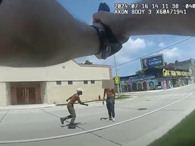 Policías matan a tiros a un hombre con cuchillos cerca de la Convención Republicana (Video)