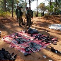 Militares detienen en Uruapan a seis hombres con armas largas, cartuchos y equipo táctico