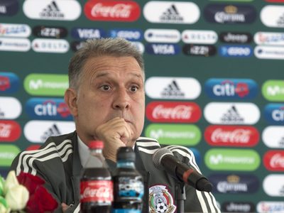 “Tata” Martino explica por qué no ha convocado al “Chicharito” Hernández
