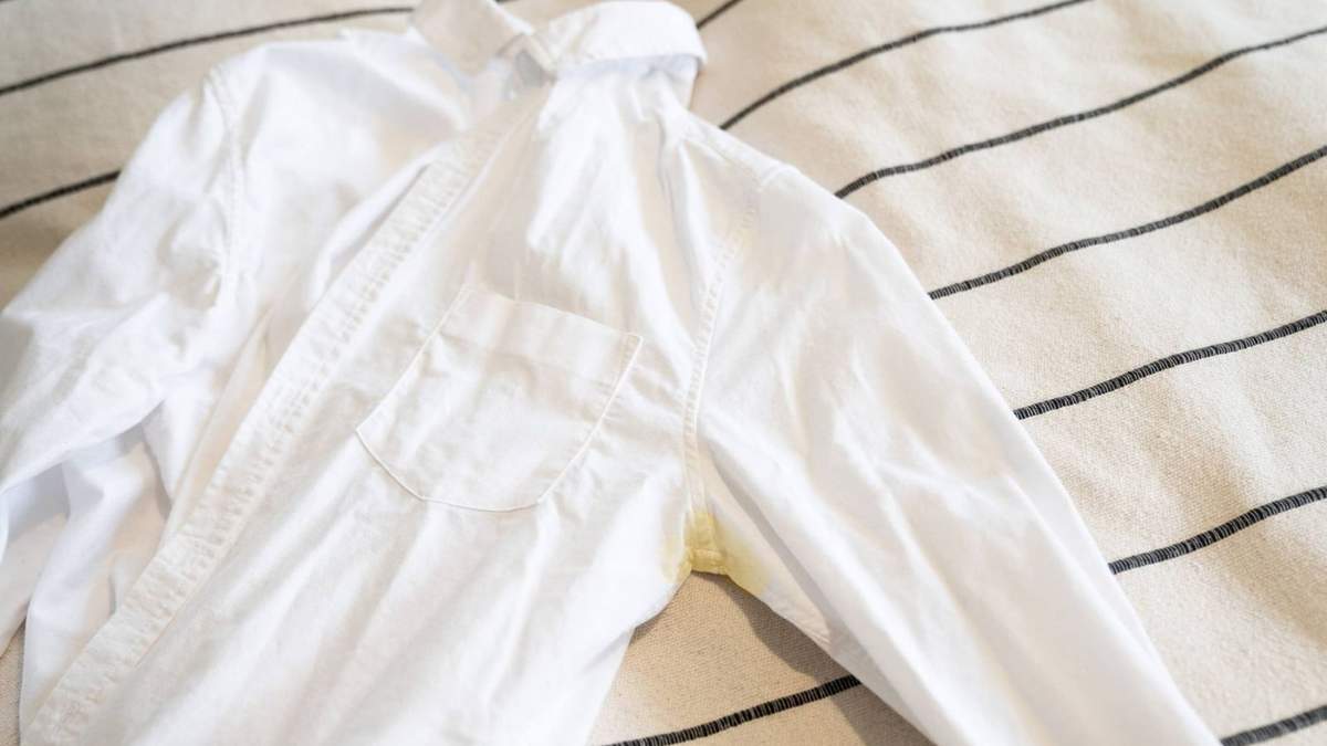 Manchas de transpiración en la ropa. Fuente: (Google)