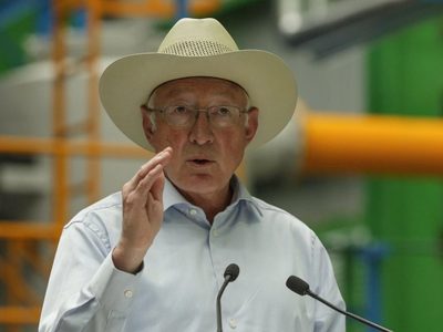 Celebra Ken Salazar que Goodyear haya aceptado aplicar el Contrato Ley en su planta de SLP