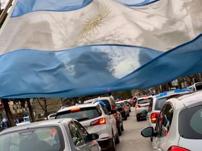 Los neuquinos desafiaron las restricciones y protestaron contra el gobierno nacional