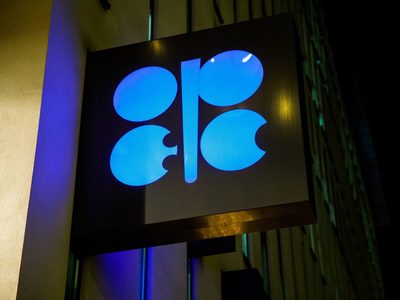 La OPEP determinó mantener sus planes de reducción al suministro global de petróleo