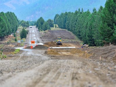 Adiós al ripio: avanza el asfalto en la Ruta 63 hacia Meliquina