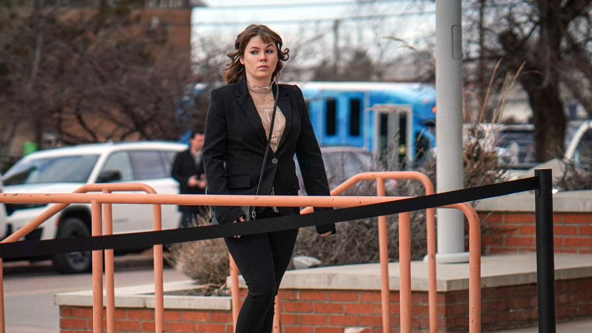Hannah Gutierrez-Reed llega a la Corte del Primer Distrito en Santa Fe, Nuevo México el miércoles 21 de febrero de 2024, para el comienzo de su juicio