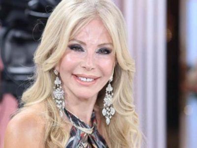 Descomunal e inigualable: Graciela Alfano se animó a un look playero a sus 68 años
