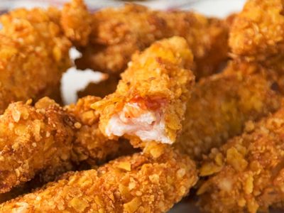 Bastoncitos de pollo crujientes y jugosos: perfectos para acompañar con vegetales