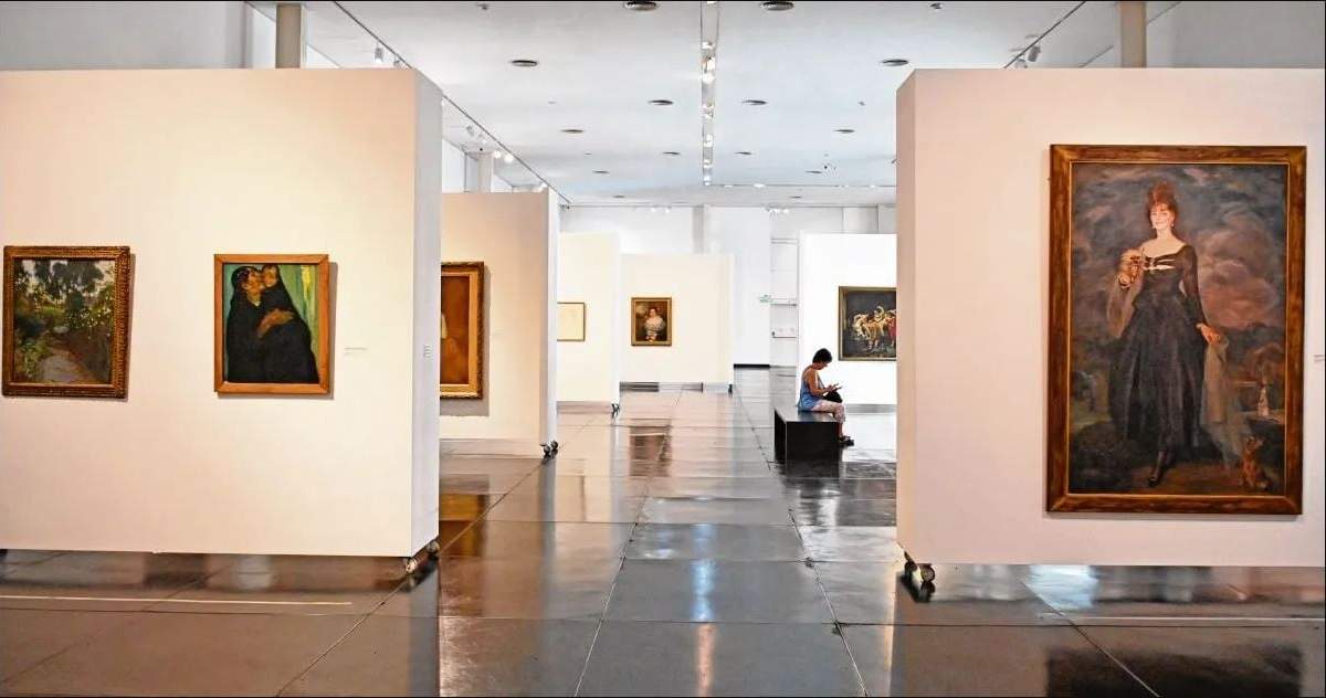 El contrapiso de la sala principal del museo estaba afectado por la humedad. Fuente: (Facebook)