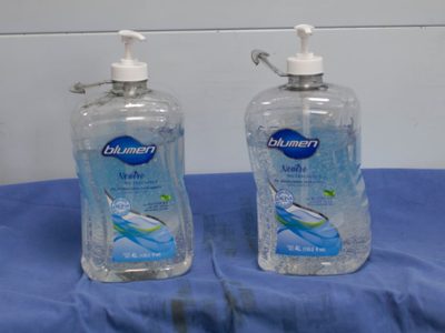 EU alerta de posible intoxicación por usar gel antibacterial hecho en México