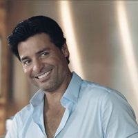 ¡TREMENDO! Chayanne se mostró preparando algo y enloqueció a sus fans y hasta a... ¿Luis Fonsi?